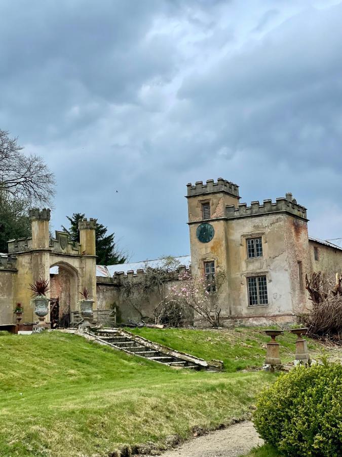ويلشبول Llanerchydol Hall Suites المظهر الخارجي الصورة
