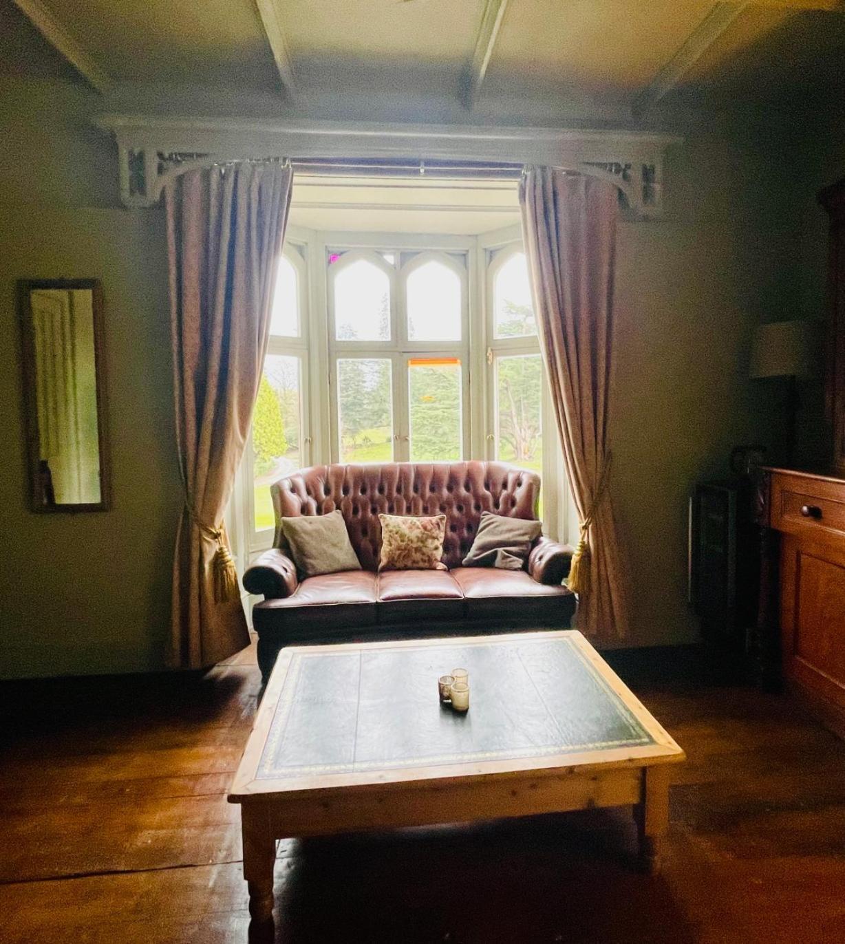 ويلشبول Llanerchydol Hall Suites المظهر الخارجي الصورة