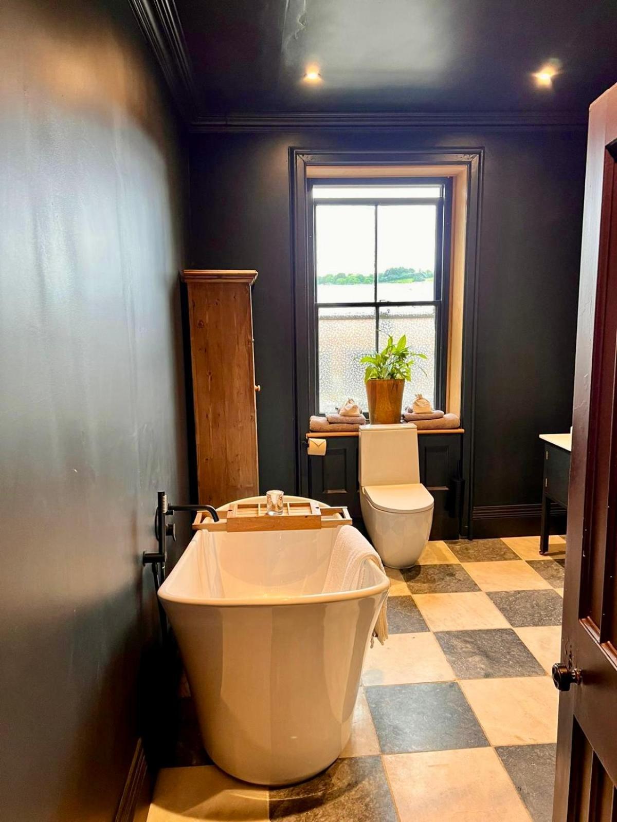 ويلشبول Llanerchydol Hall Suites المظهر الخارجي الصورة